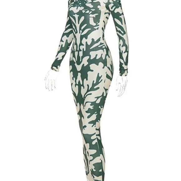 Perfect for anything Dress 👗 Large. - Picture 3 of 4